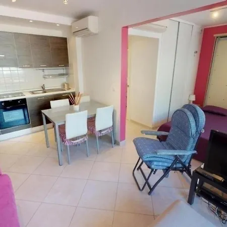 Studio En Dernier Etage Avec Terrasse Proche Mer 1 דירה